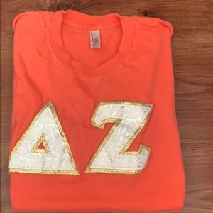Delta zeta lettered top